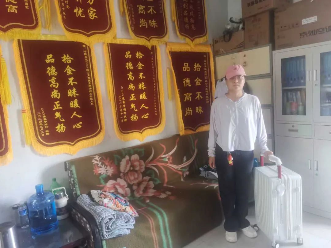 暖行洛城｜“意外收獲”行李箱后，交運(yùn)駕駛員這樣做……